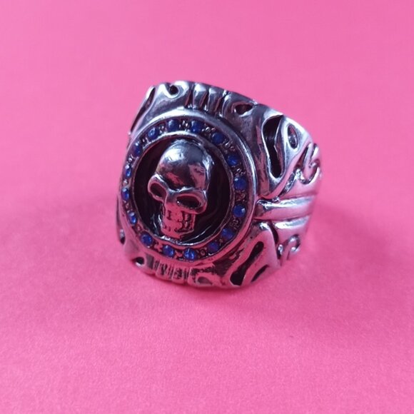 ππ Blue Diamond Studded Gothic Skull Ring β Size 10 - Picture 2 of 4